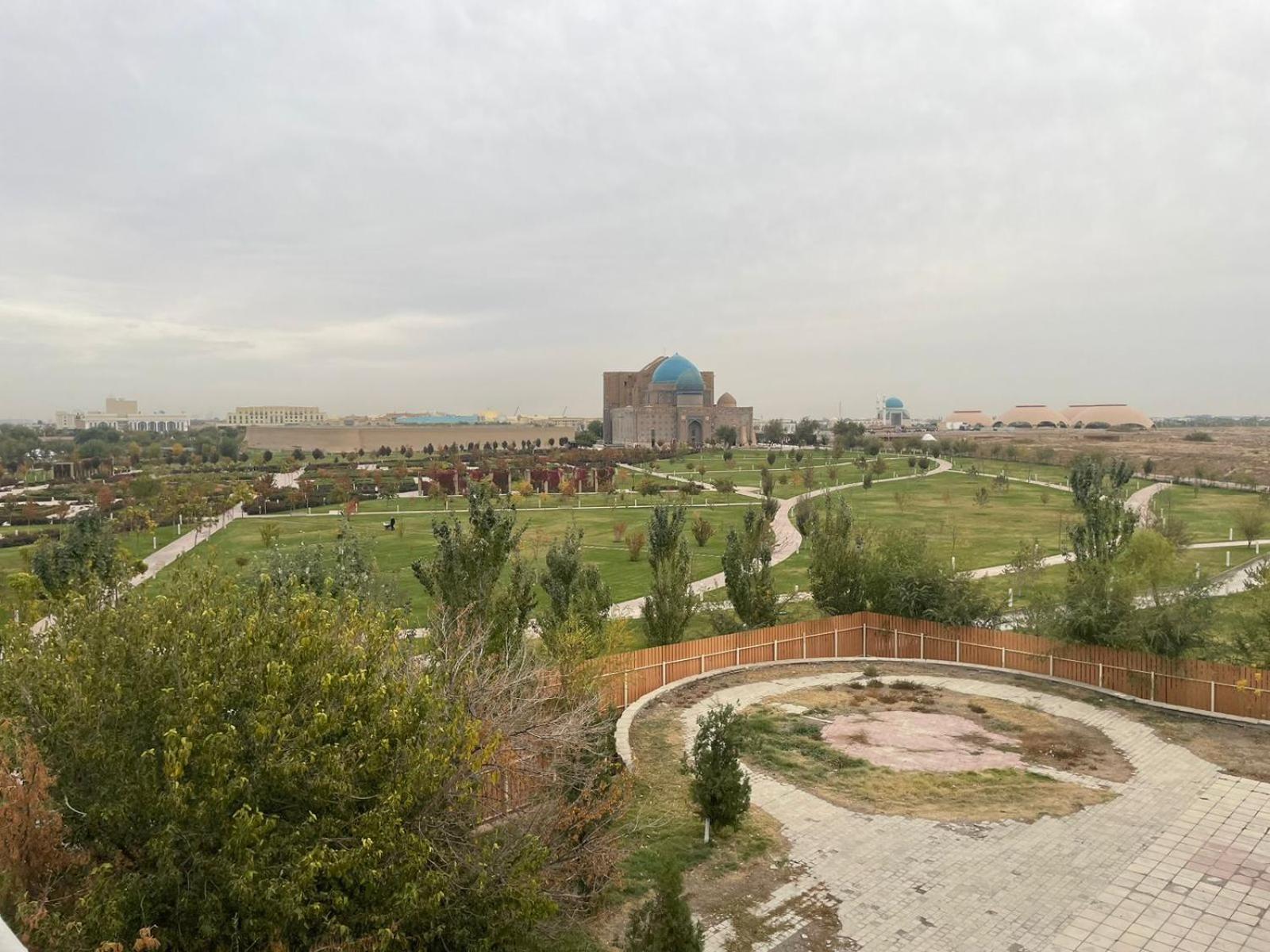 Yassy Hotel, Turkistan Ngoại thất bức ảnh