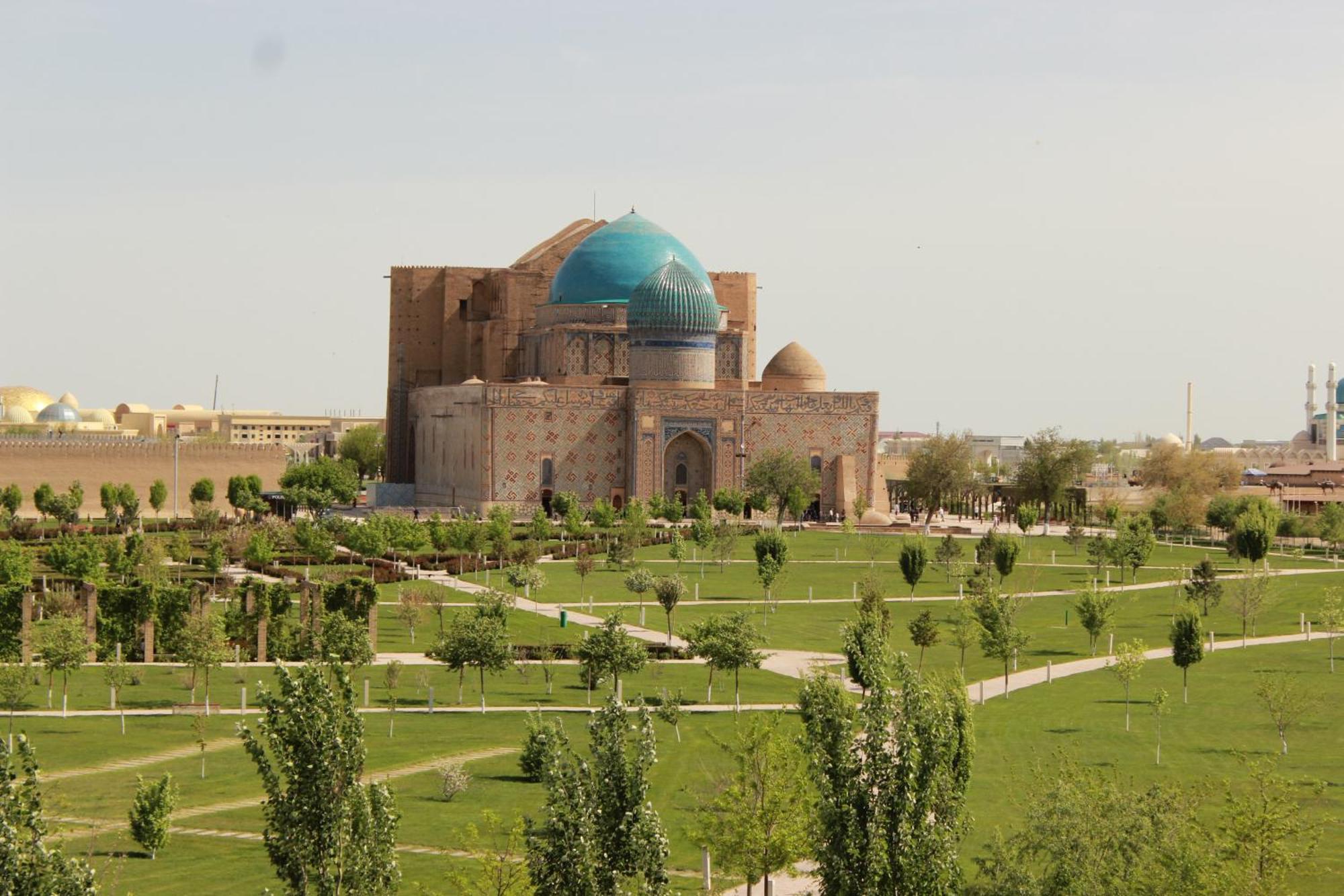 Yassy Hotel, Turkistan Ngoại thất bức ảnh